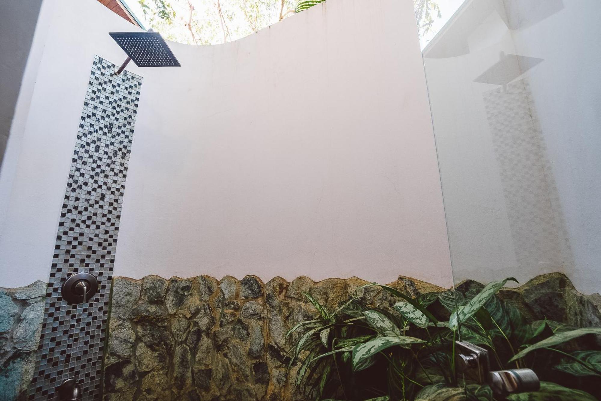Iluminar Beachfront Suites Nosara Quarto foto