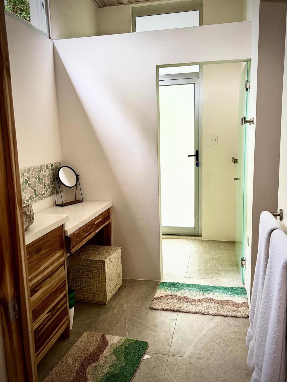 Iluminar Beachfront Suites Nosara Quarto foto